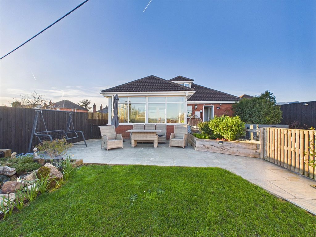 Property photo 1 of 38 Picture No. 32