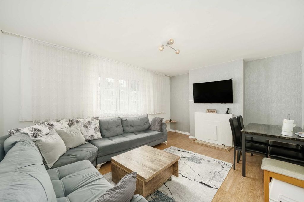 Property photo 2 of 5