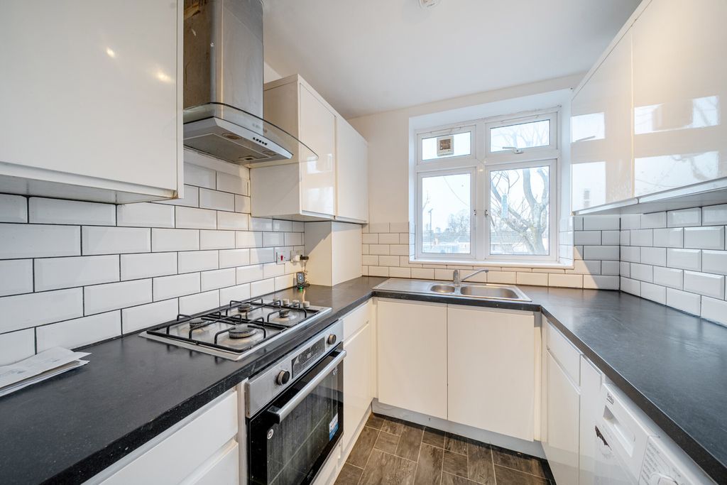 Property photo 1 of 17 1420179-16-69A9c5...