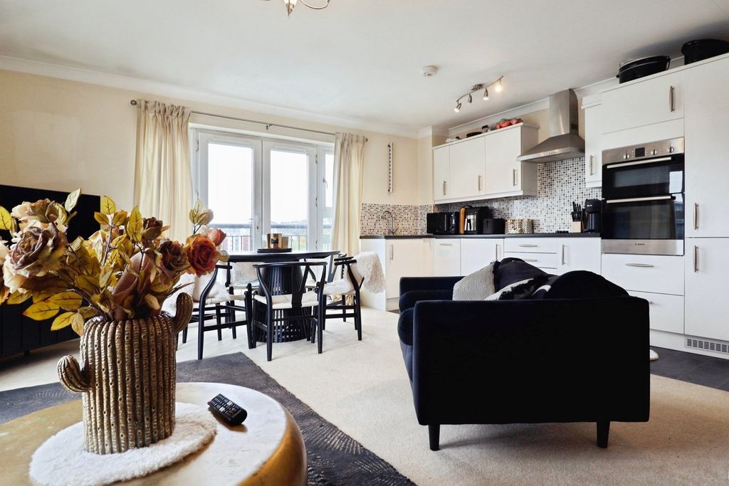 Property photo 3 of 19