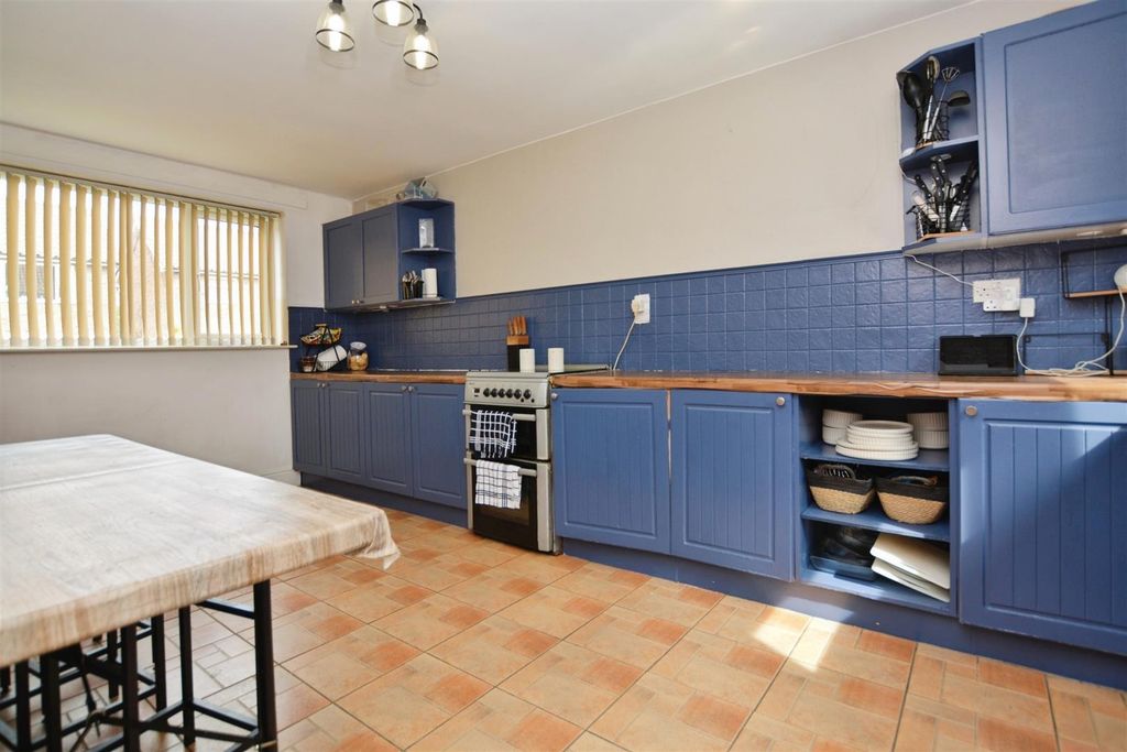 Property photo 3 of 14 Kitchen/Diner