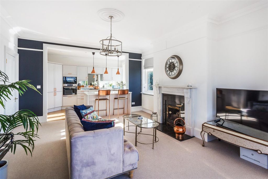Additional image 36 of 3 bed flat to rent23 Warwicks Bench, Guildford, Surrey GU1