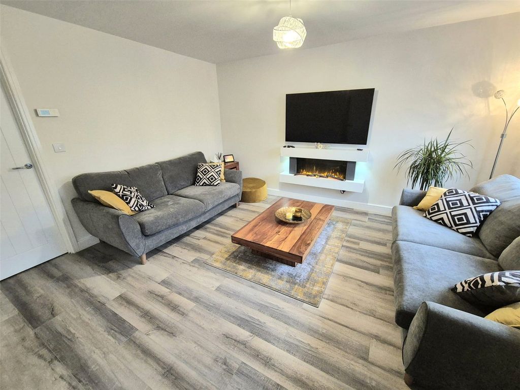 Property photo 3 of 19 Picture No. 29