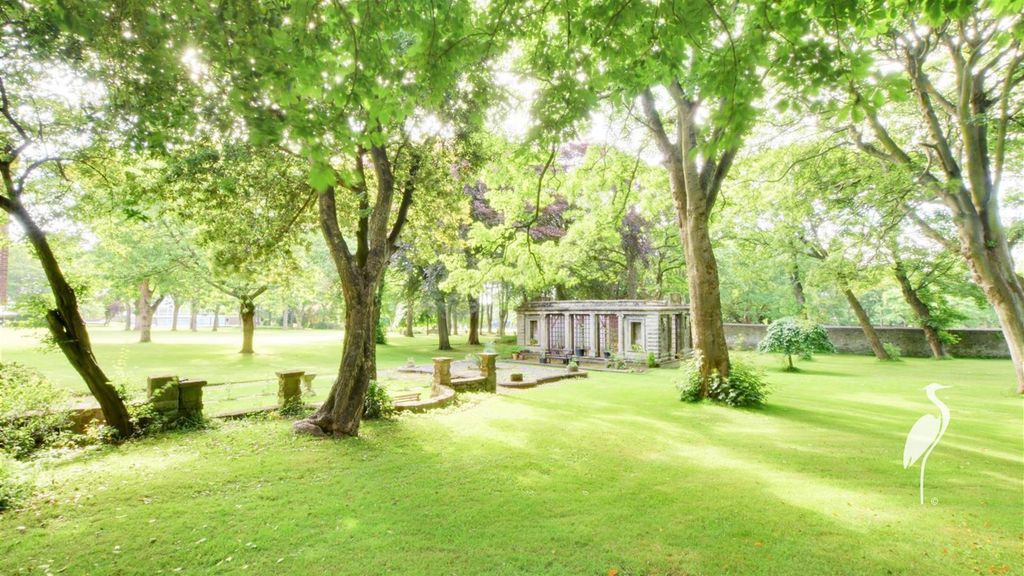 Property photo 2 of 28 Outside