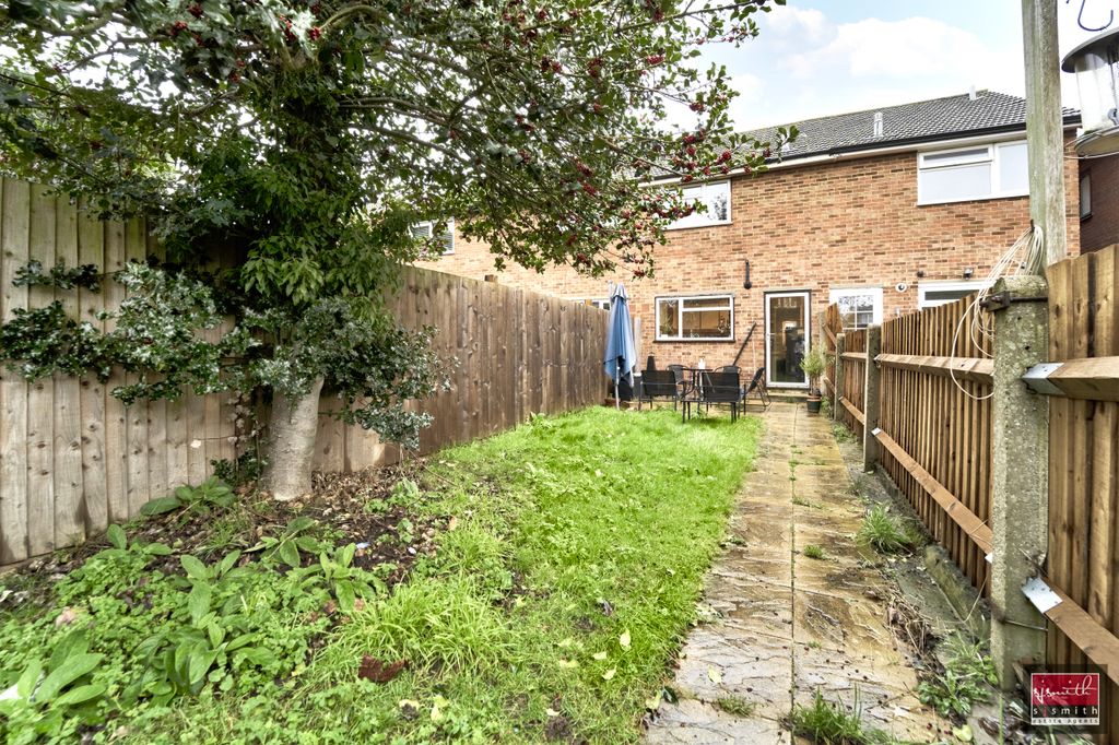 Property photo 1 of 14 17 Stanwell Rd Exterior