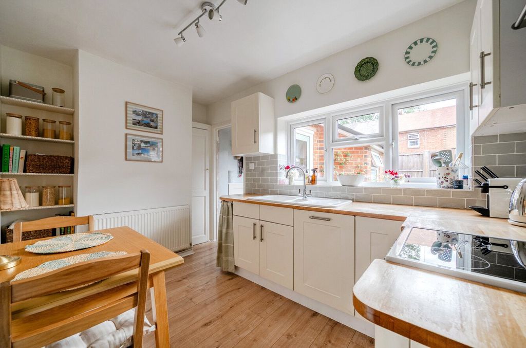 Property photo 3 of 18 Kitchen