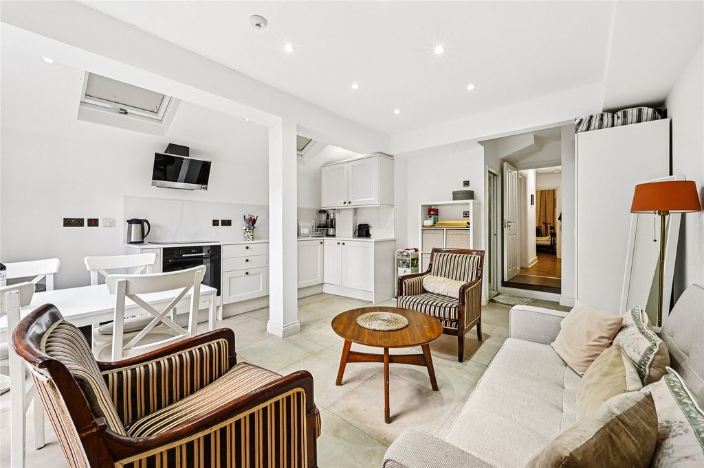 Property photo 3 of 11 Reception