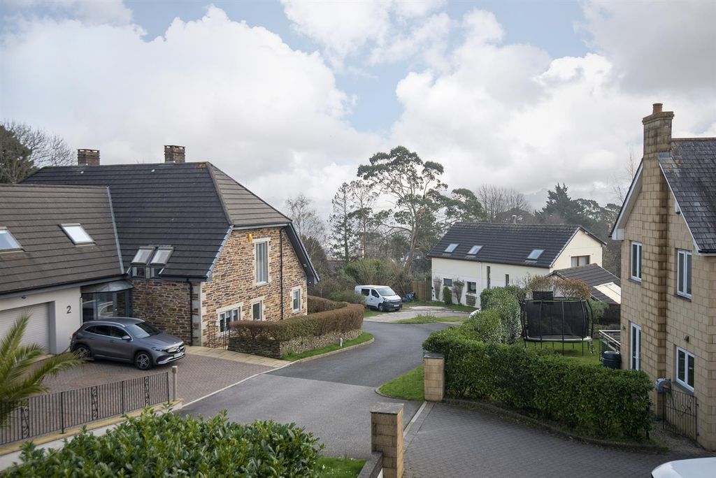 Property photo 3 of 18