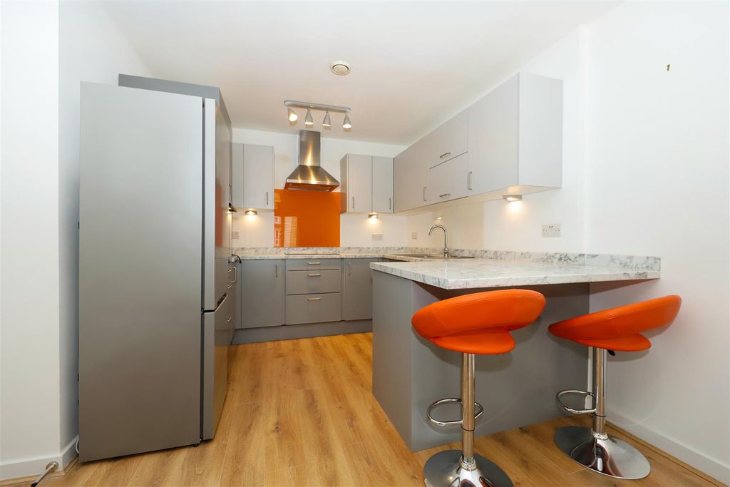 Property photo 2 of 8