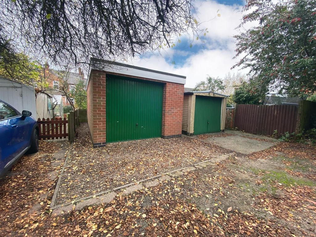 Property photo 2 of 14 Garage
