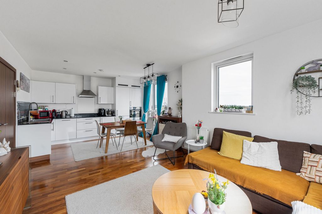 Property photo 1 of 28