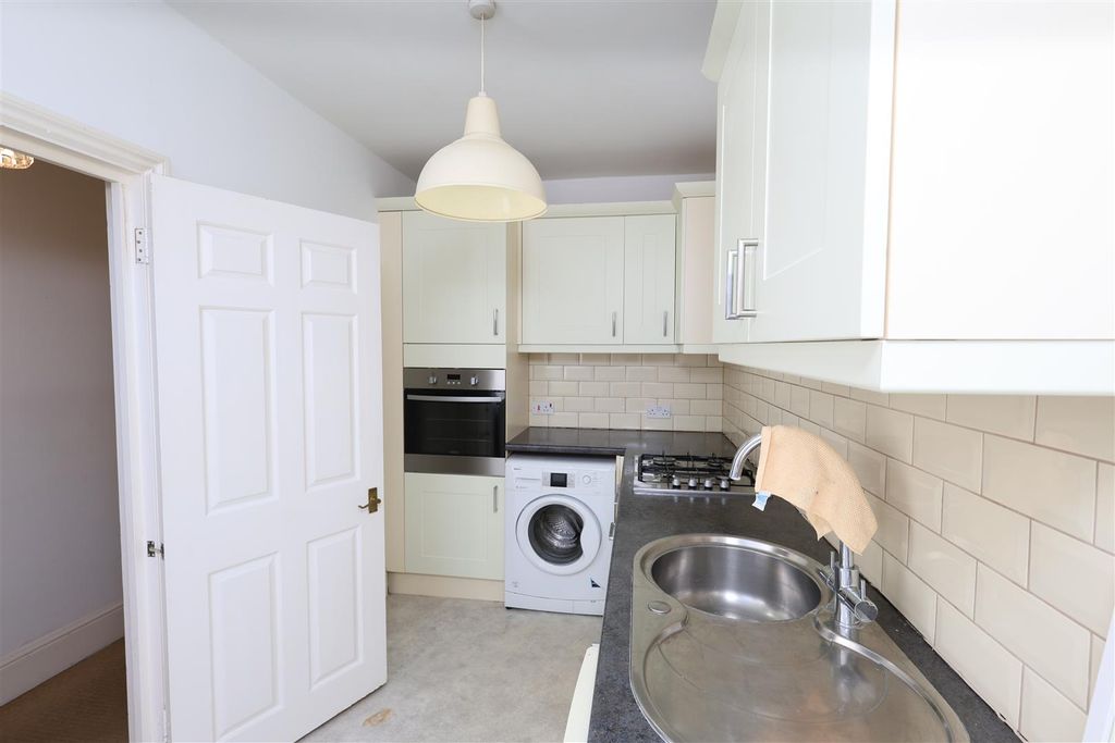Property photo 3 of 9 Kitchen