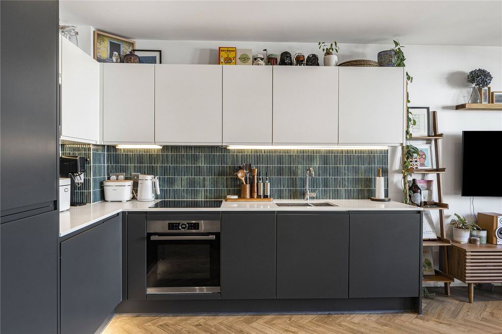 Property photo 3 of 19 Reception/Kitchen
