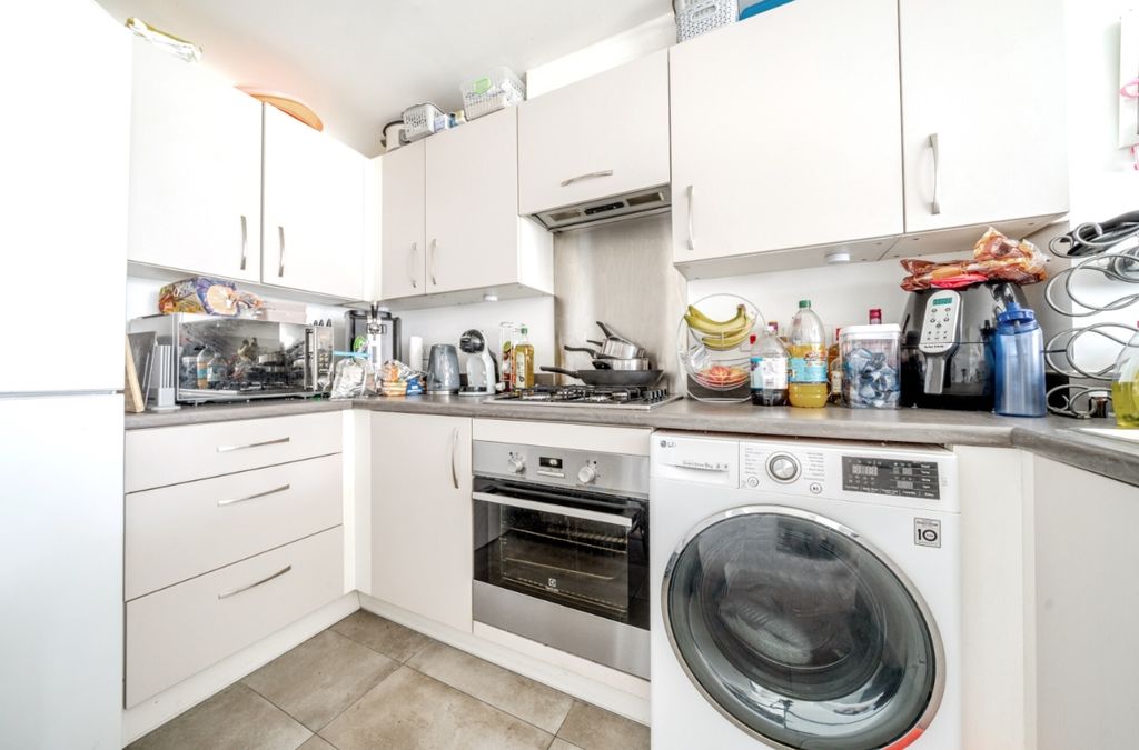 Property photo 3 of 9 Kitchen