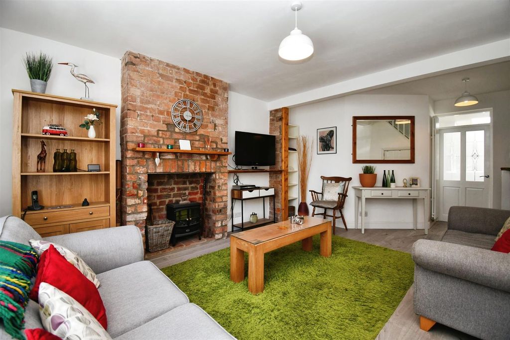 Property photo 1 of 20 Lounge