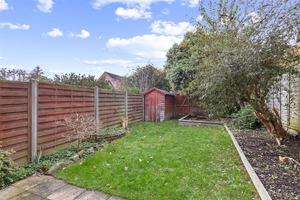 Property photo 3 of 5 Garden