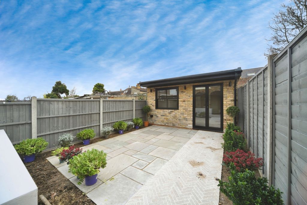 Property photo 2 of 18 Pbox-Img.Jpg