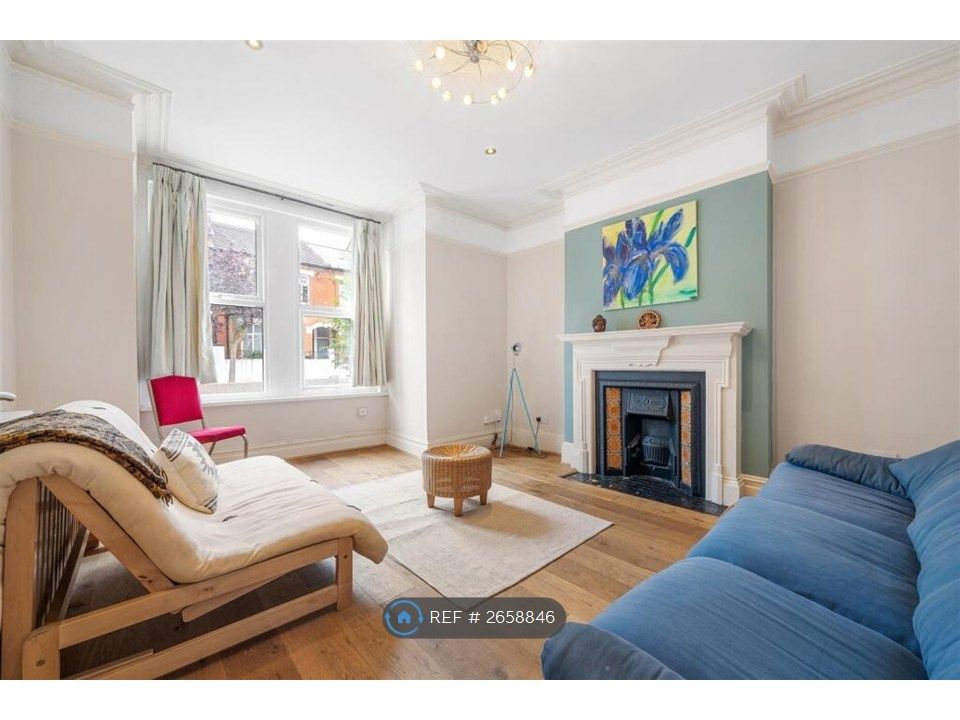 Property photo 1 of 12 Lounge