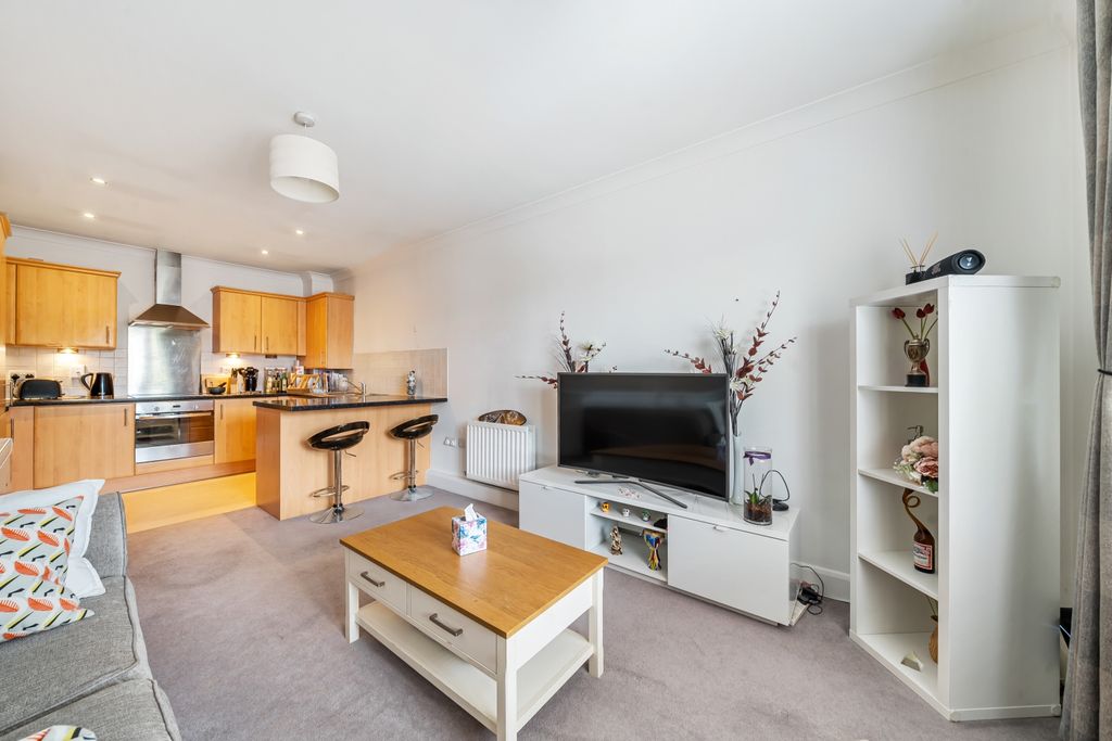 Property photo 2 of 14 Reception/Kitchen