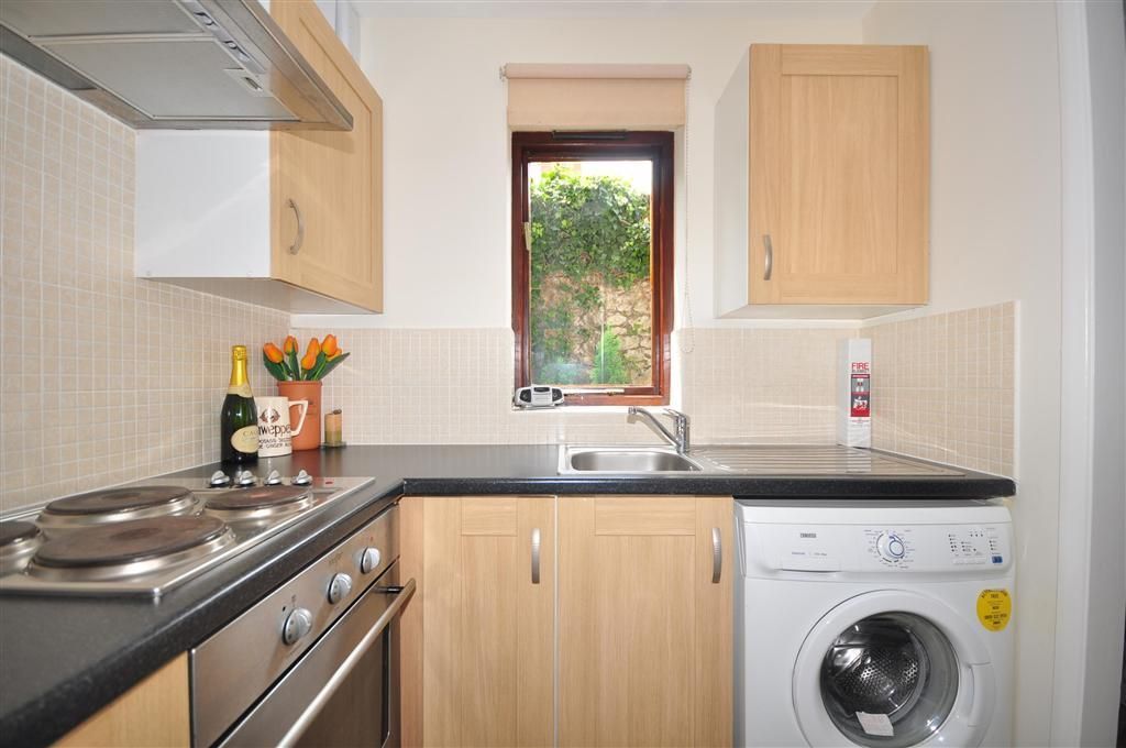 Property photo 3 of 6 Kitchen