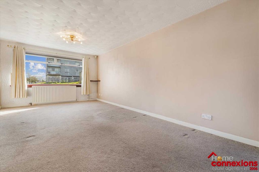 Property photo 2 of 27 Lounge (1)