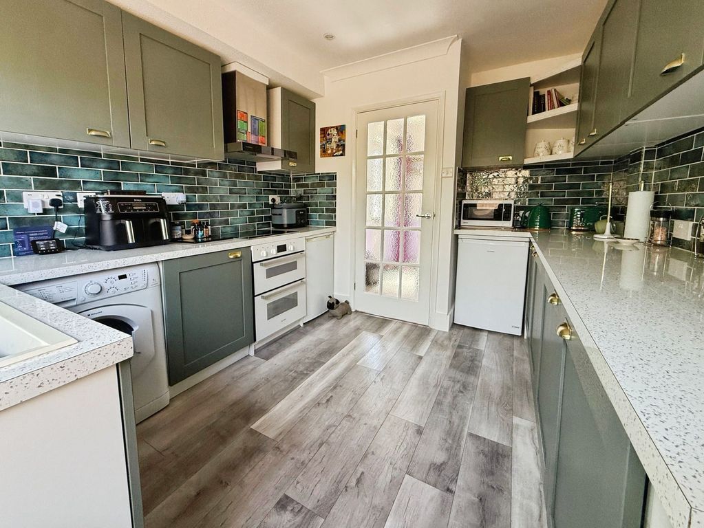 Property photo 2 of 16 Kitchen