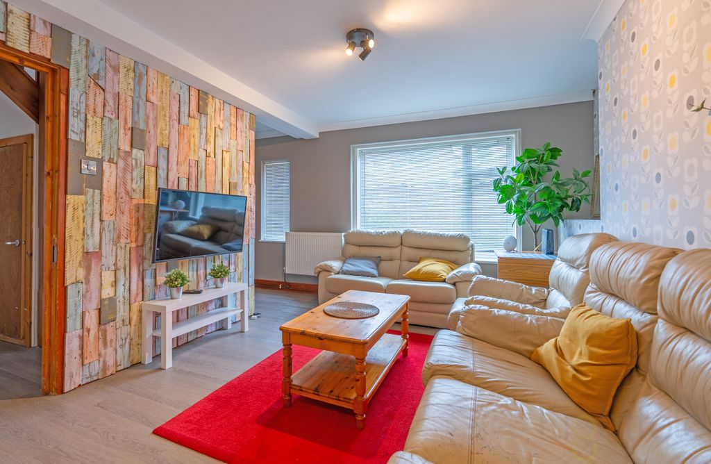 Property photo 1 of 32 Photo 19