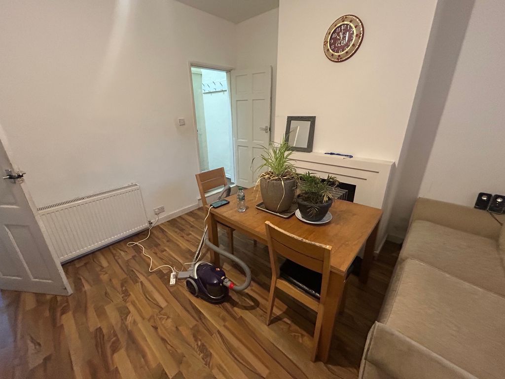 Property photo 2 of 8 Image