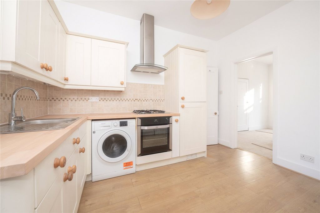 Property photo 3 of 11 Picture No. 4