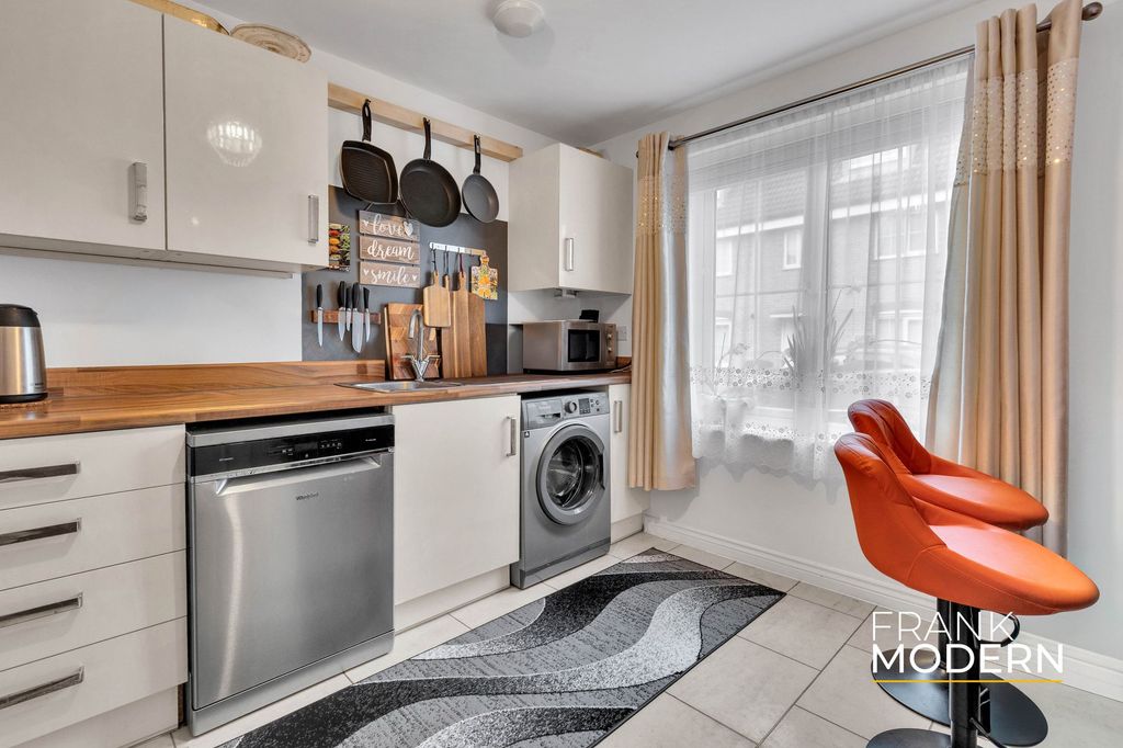 Property photo 2 of 39 Kitchen