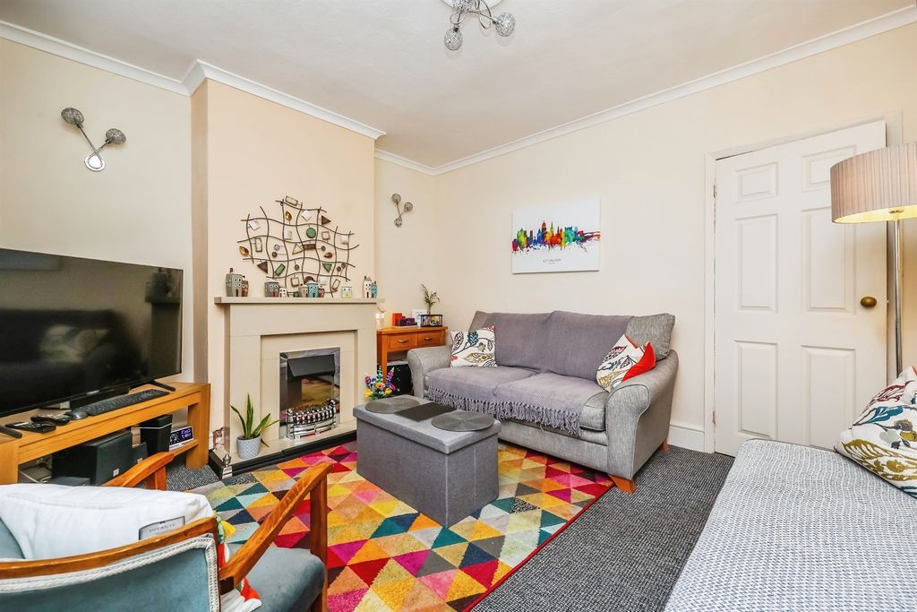 Property photo 2 of 17