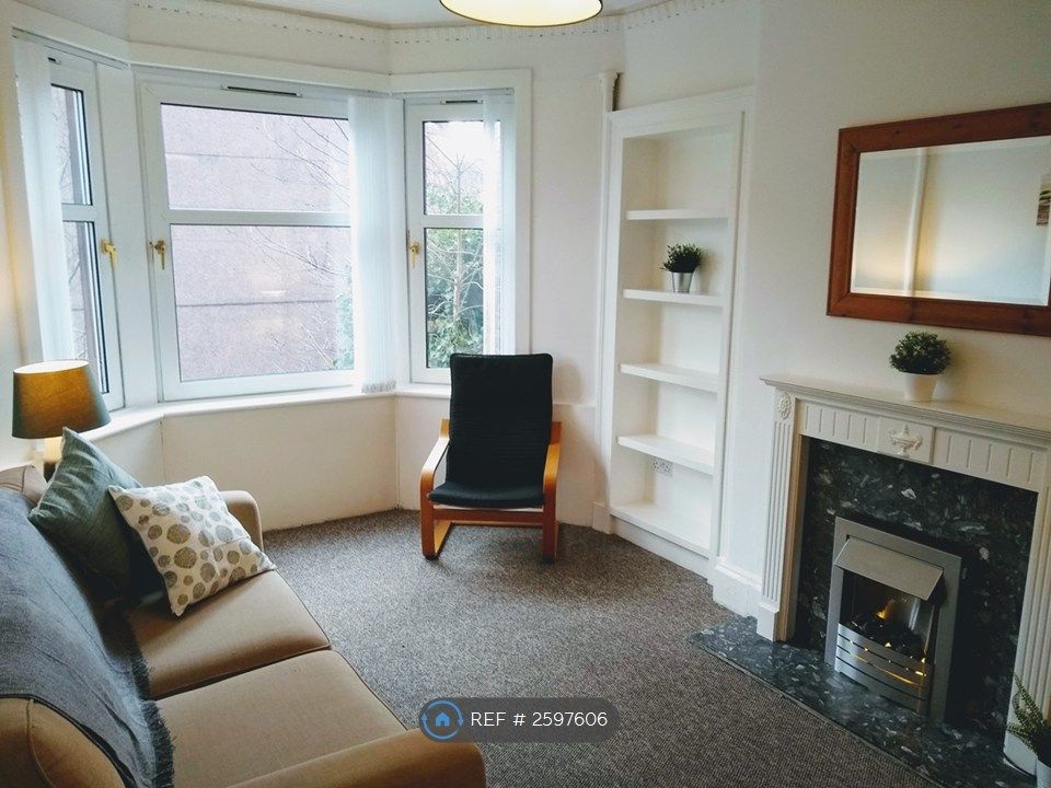 Property photo 1 of 8 Living Room