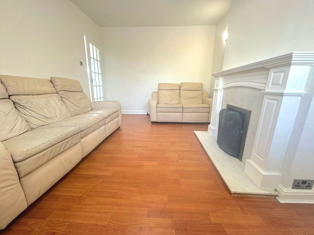 Property photo 3 of 8 Whatsapp Image 2025-10-22 At 12.33.53_1F2504Dd