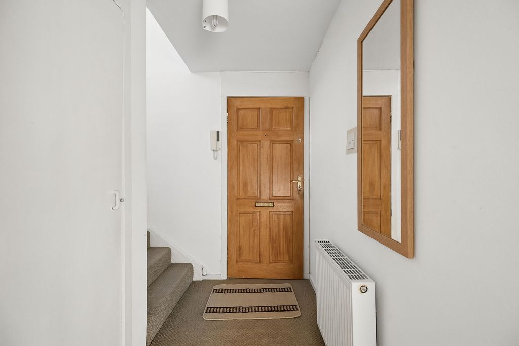 Property photo 2 of 25