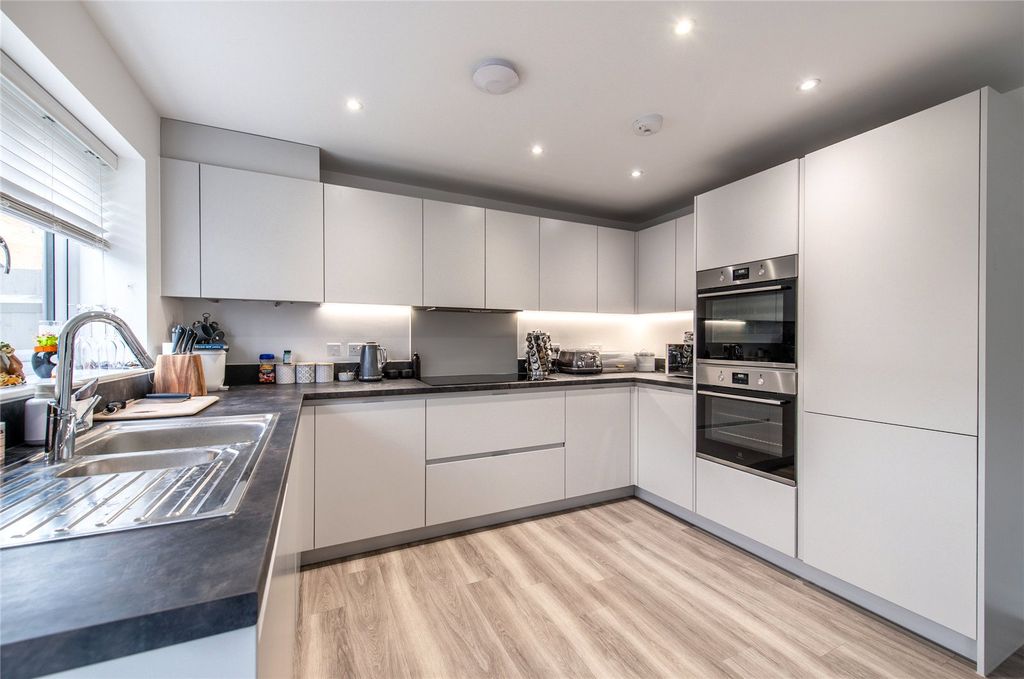 Property photo 3 of 33 Picture No. 32