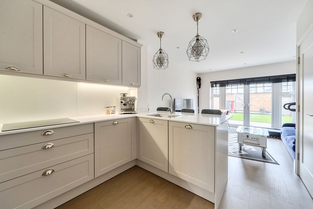 Property photo 2 of 25 1440724-20-69Dcdb...