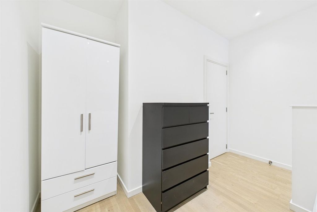 Property photo 3 of 9 Cam02700G0-Pr0280-Still003.Jpg