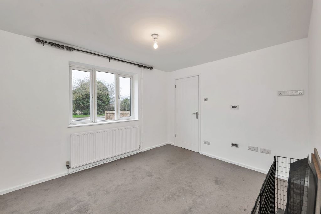 Property photo 3 of 28