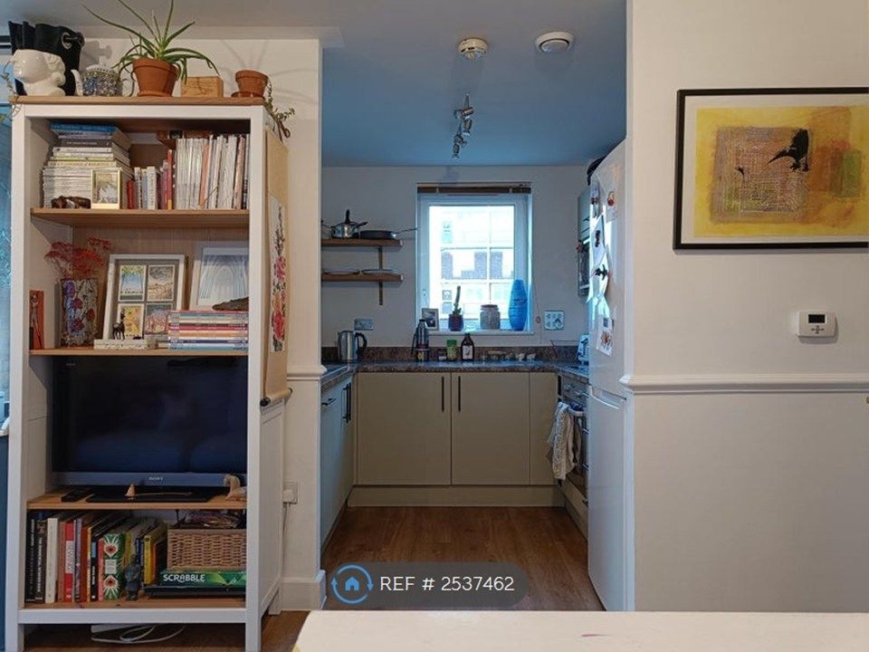 Property photo 3 of 10 Kitchen