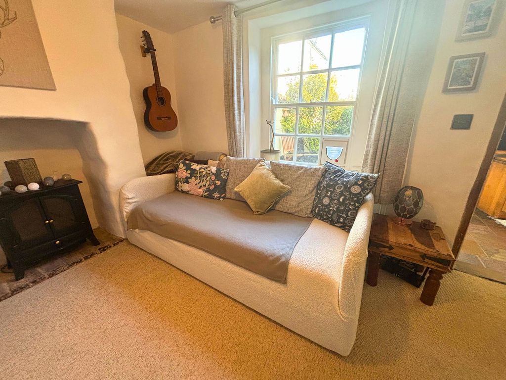 Property photo 3 of 16 Lounge