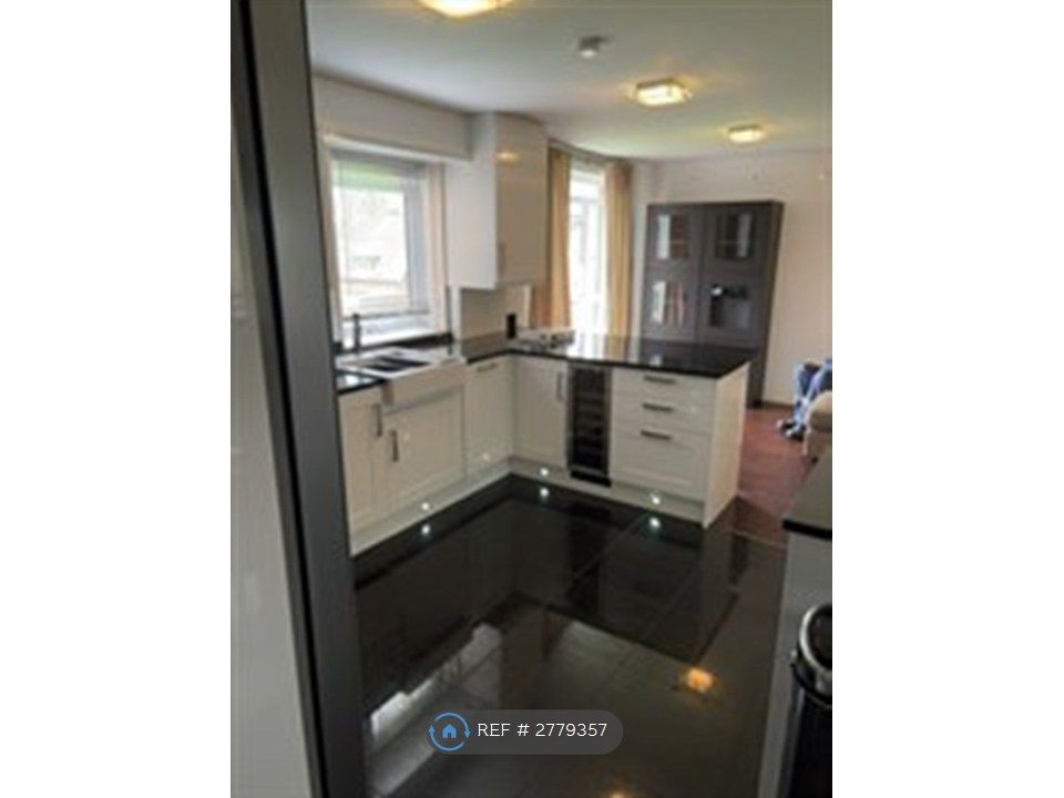 Property photo 2 of 18 Kitchen