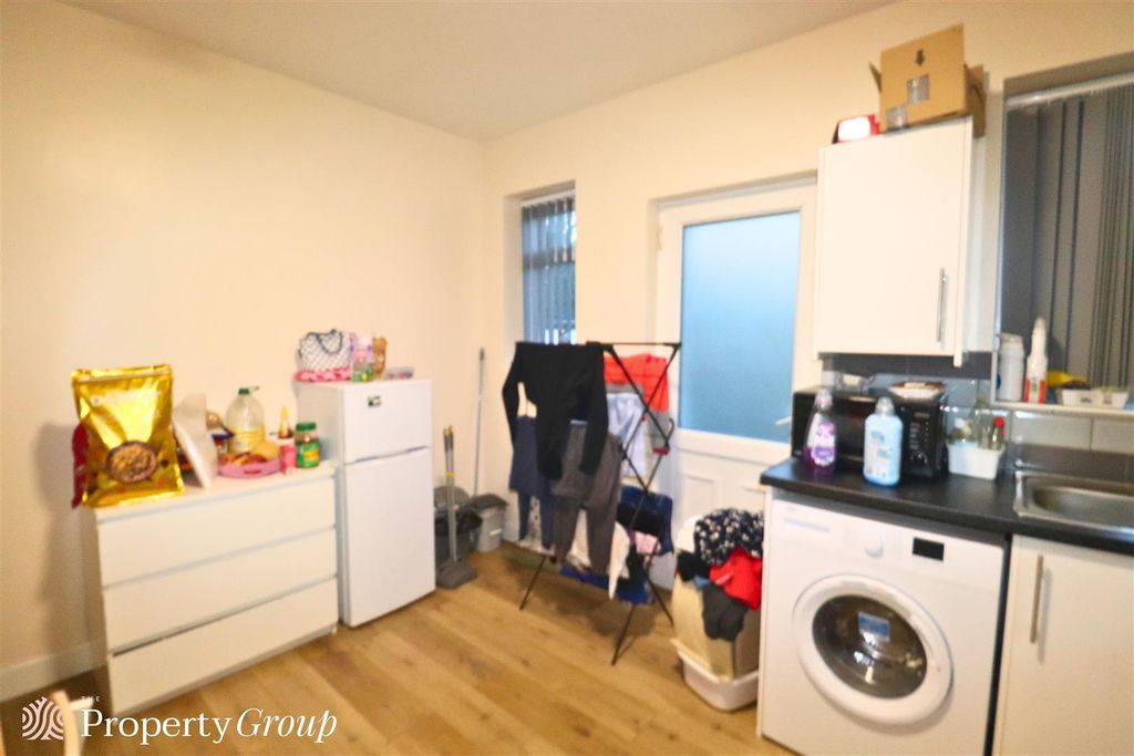 Property photo 3 of 6 23 Stoke Green (3).Jpg