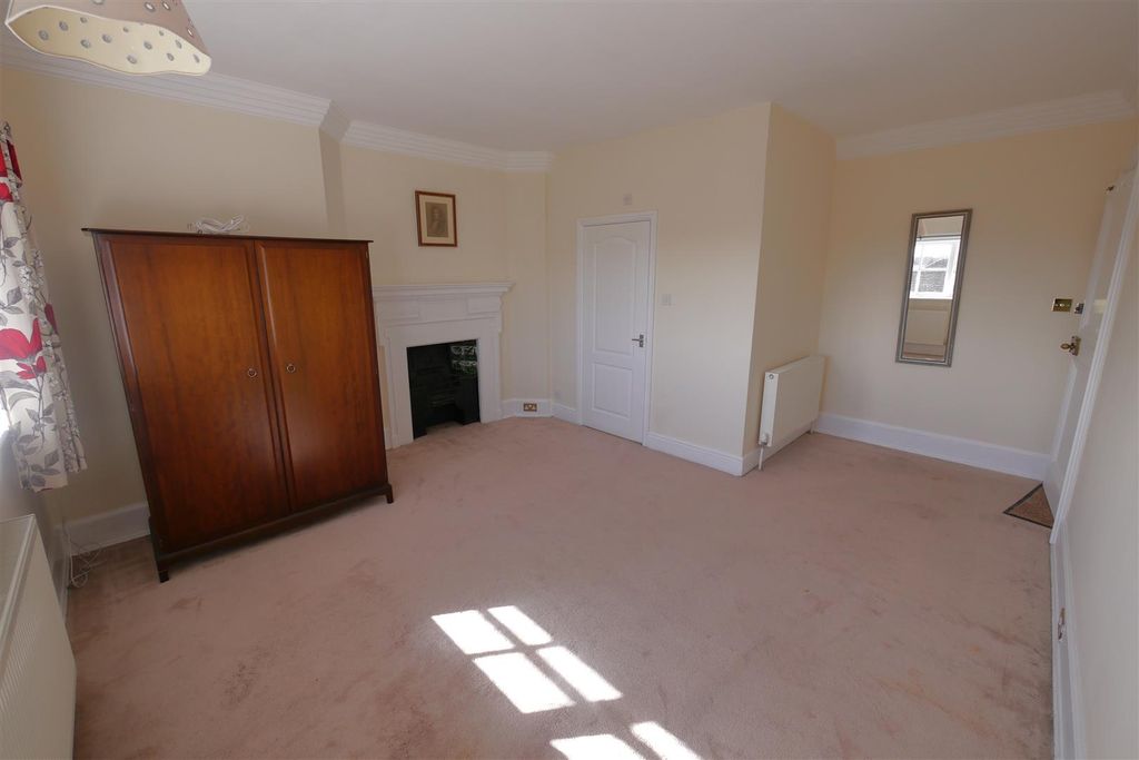 Property photo 2 of 4 Bedroom
