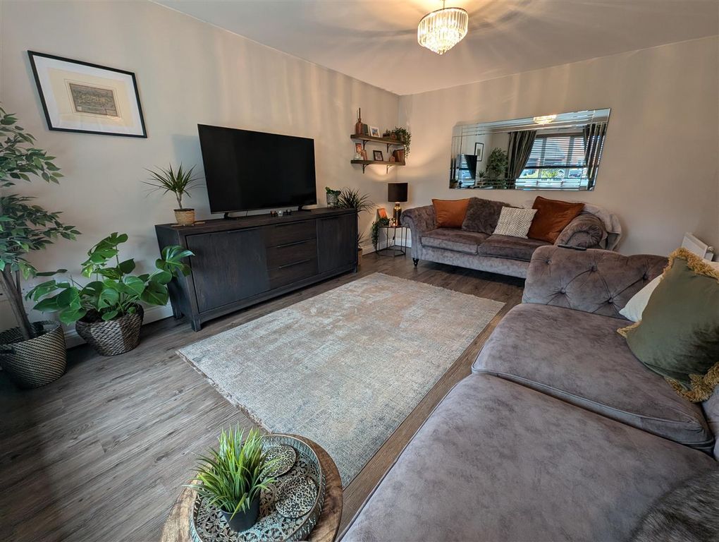Property photo 2 of 21 Lounge