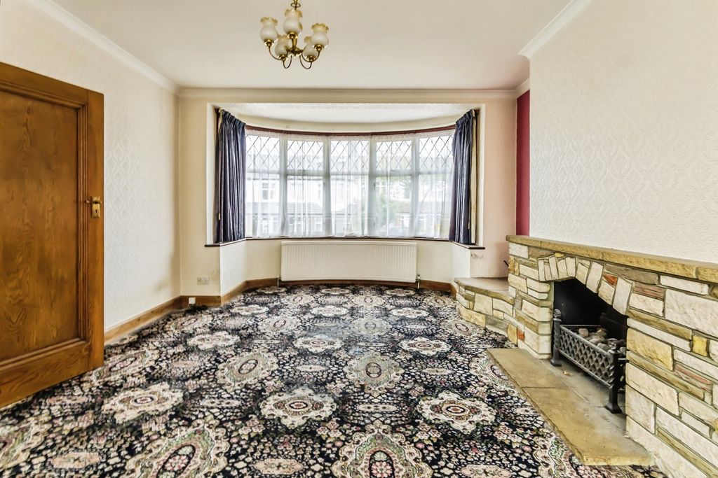 Property photo 3 of 17 Photo