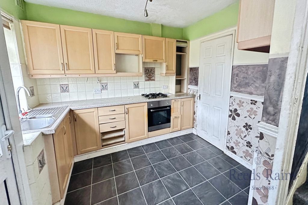 Property photo 2 of 12 Kitchen
