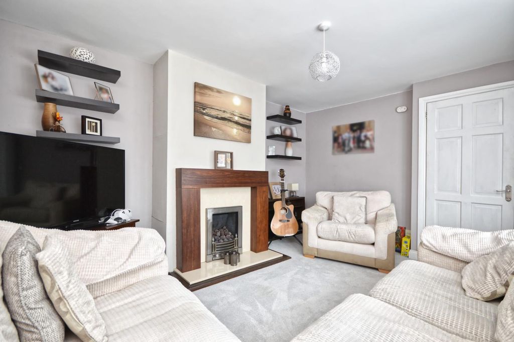 Property photo 2 of 25