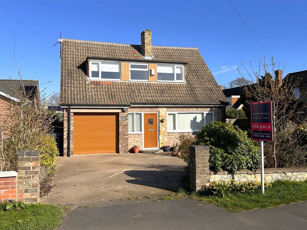 Property photo 1 of 22 Front Aspect 739