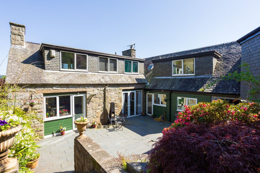 Property photo 1 of 58 Rear View & Courtyard