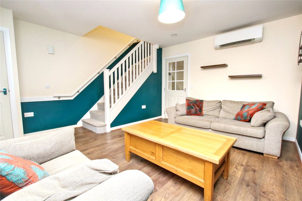 Property photo 2 of 11 Living Room (1)